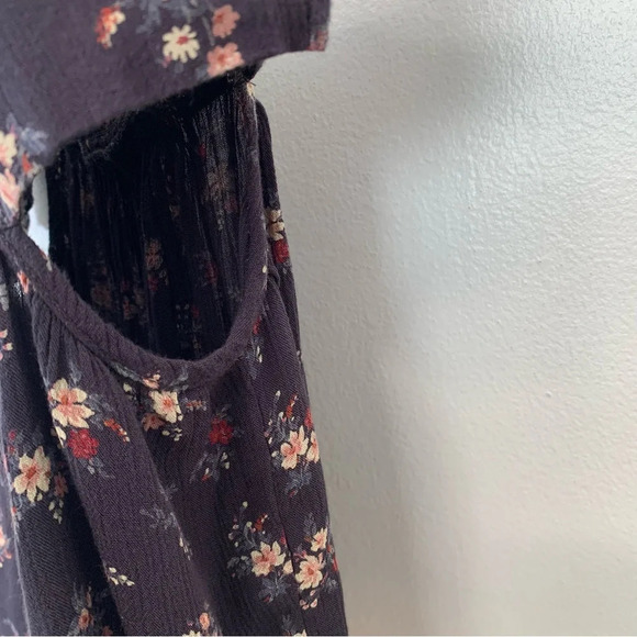 American Eagle Baby Doll Top Small‎  Y2K Dark Blue Floral Smocked Strappy Cutout - Picture 3 of 10